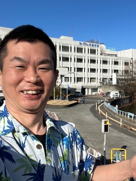 「no brand（ノーブランド）のアイテム（シャツ/ブラウス、ブルー系）」を使った、新村 浩明さん（メンズ・167cm）の春コーディネート