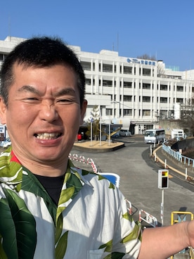 「no brand（ノーブランド）のアイテム（シャツ/ブラウス、ホワイト系）」を使った、新村 浩明さん（メンズ・167cm）の春コーディネート