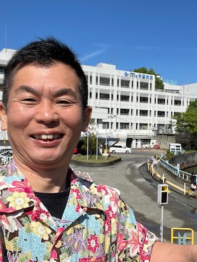 「no brand（ノーブランド）のアイテム（シャツ/ブラウス、レッド系）」を使った、新村 浩明さん（メンズ・167cm）の春コーディネート