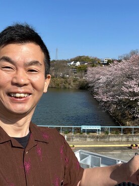 「no brand（ノーブランド）のアイテム（シャツ/ブラウス、ブラウン系）」を使った、新村 浩明さん（メンズ・167cm）の春コーディネート