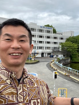 「reyn spooner（レインスプーナー）のアイテム（シャツ/ブラウス、ブラウン系）」を使った、新村 浩明さん（メンズ・167cm）の春コーディネート