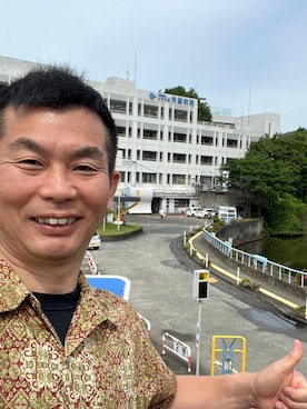 「Tori Richardのアイテム（シャツ/ブラウス、ベージュ系）」を使った、新村 浩明さん（メンズ・167cm）の夏コーディネート
