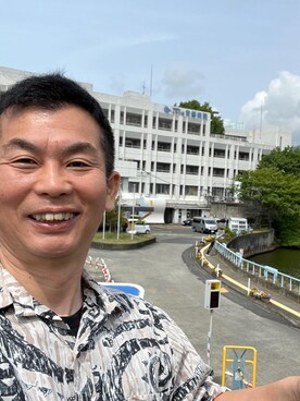 「アイテム（シャツ/ブラウス、シルバー系）」を使った、新村 浩明さん（メンズ・167cm）の春コーディネート