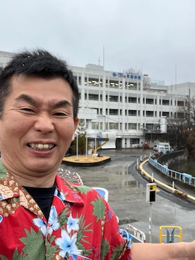 「no brand（ノーブランド）のアイテム（シャツ/ブラウス、レッド系）」を使った、新村 浩明さん（メンズ・167cm）の春コーディネート