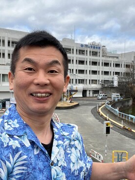 「no brand（ノーブランド）のアイテム（シャツ/ブラウス、ブルー系）」を使った、新村 浩明さん（メンズ・167cm）の春コーディネート