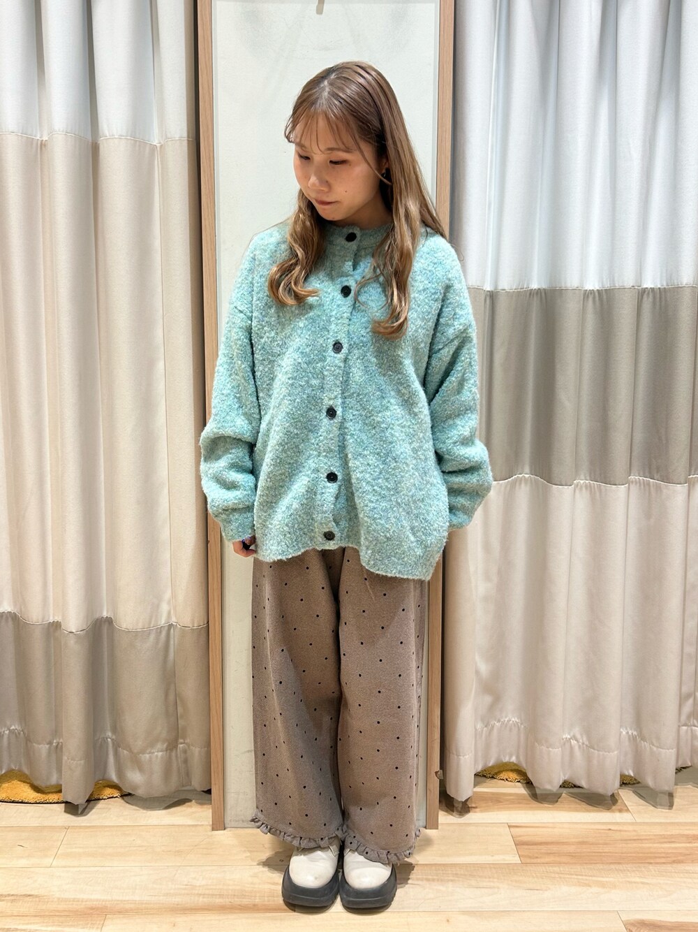 「カーディガン、サマンサ モスモス(Samansa Mos2)、Samansa Mos2、SM2、ライトグリーン、ニット、ドット、フリル」｜「Samansa Mos2の【帯電防止】裏地付クルーネックカーディガン（カーディガン/ボレロ、グリーン系）」を使った、ぽぽみ【145cm】さん（レディース・145cm）の秋コーディネートの1枚目の写真