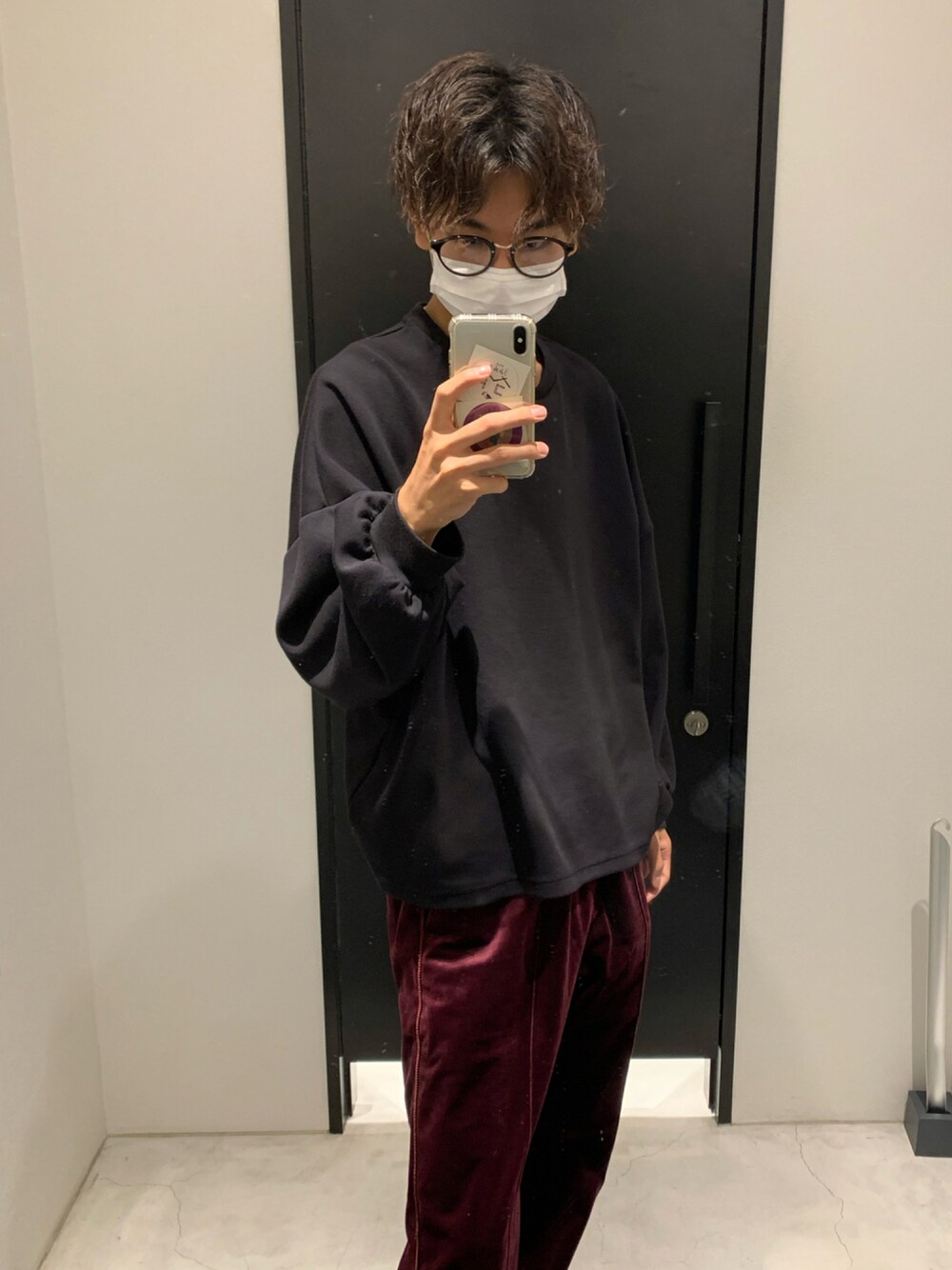 「だから秋服が好き、HARE、秋トレンド2021、RAGEBLUE、秋服、おしゃれさんと繋がりたい、休日スタイル、オトナカジュアル、ベロアパンツ、ワインレッド、メガネ男子、黒縁メガネ、学生、オーバーサイズ、ドルマン」｜「RAGEBLUEのベロアワイドトラックパンツ/894046（スラックス、レッド系）」を使った、ぴぴさん（メンズ・170cm）の秋コーディネートの1枚目の写真