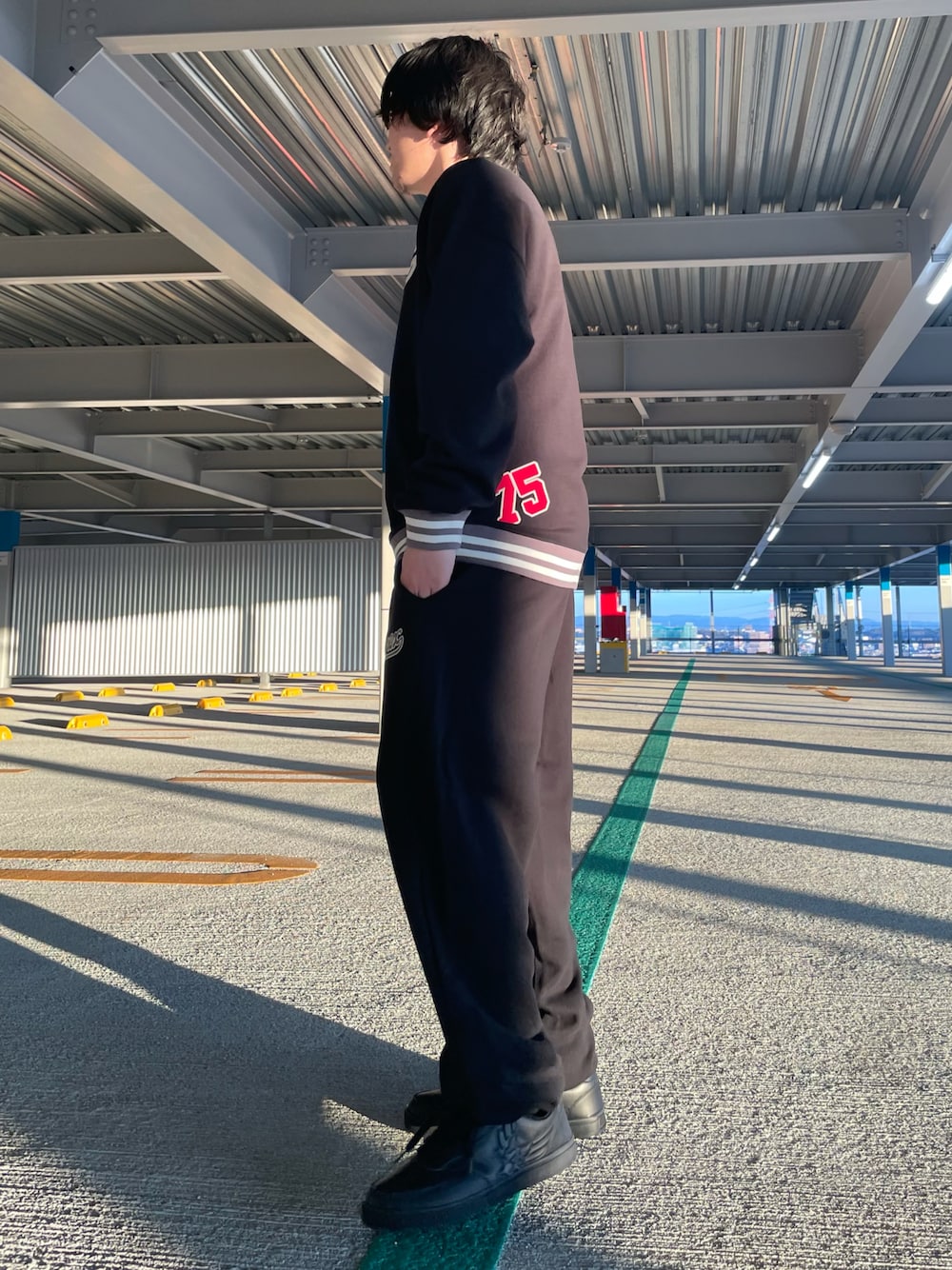 「スニーカー、AVIREX、ワンマイルウェア、スニーカーコーデ、リラックススタイル、outfit、ストリートファッション、オトナカジュアル、秋冬コーデ、おしゃれさんと繋がりたい」｜「AVIREXの【スニーカー】INDEPENDENCE / インデペンデンス / アヴィレックス / AVIREX（スニーカー、ブラック系）」を使った、._.さん（メンズ・172cm）の冬コーディネートの1枚目の写真