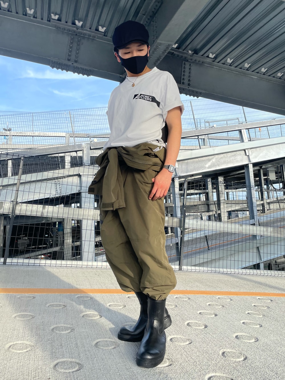 「ブーツ、カジュアル、オールインワン、AVIREX、つなぎ、ブーツイン、夏コーデ、白Tシャツ、こしまきスタイル、KIDS LOVE GAITE」｜「AVIREXの【AVIREX FLYER’S】ショートスリーブ Tシャツ / SS T-SHIRT AF / アヴィレックス / AVIREX（Tシャツ/カットソー、ホワイト系）」を使った、._.さん（メンズ・172cm）の夏コーディネートの1枚目の写真