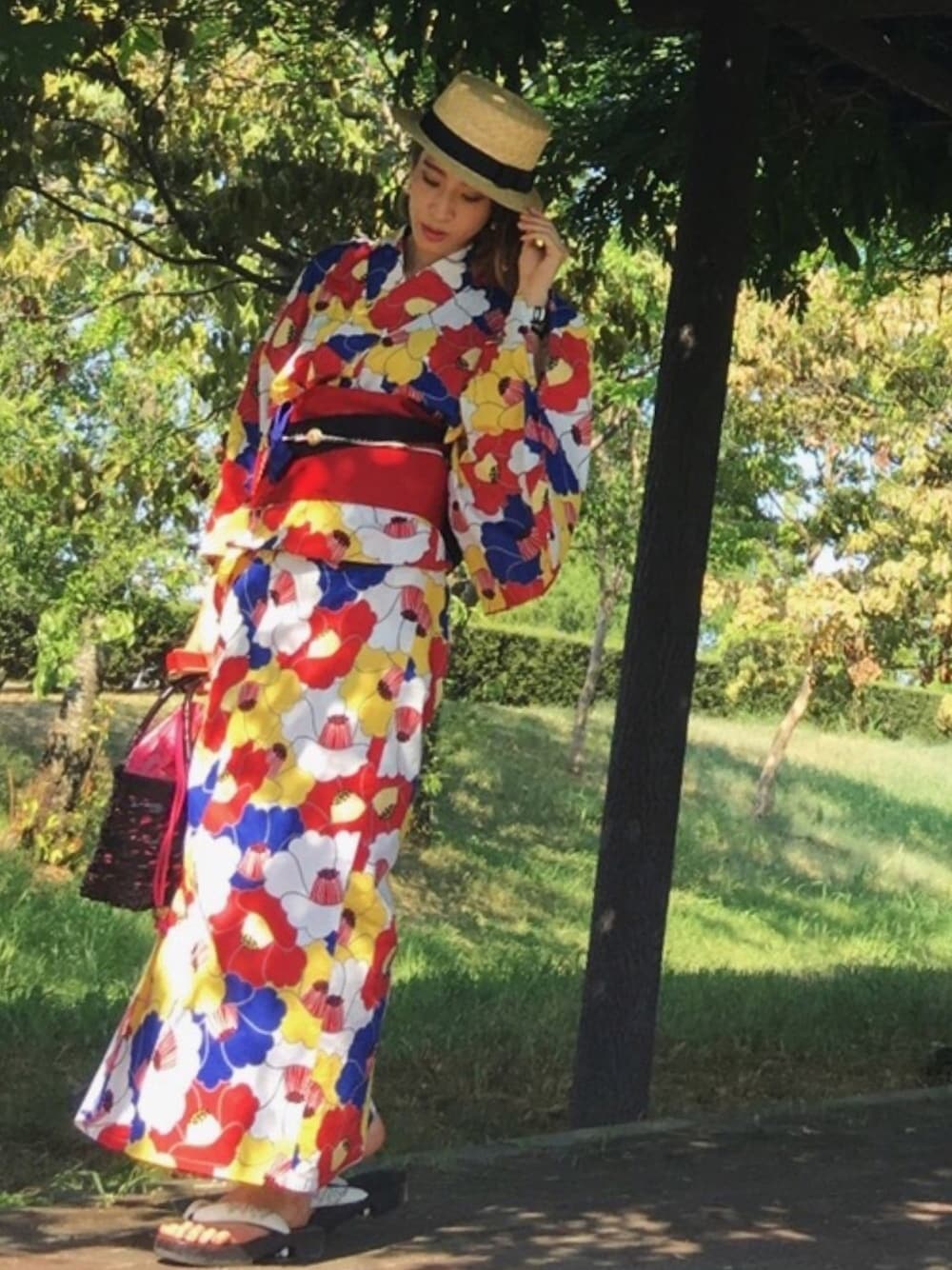 「浴衣、浴衣女子、大花柄、花柄、カラフル、夏祭り、夏、花火大会、花火、夏の和物語」｜「utataneのアイテム（浴衣、レッド系）」を使った、ma7aaさん（レディース・158cm）の夏コーディネートの1枚目の写真
