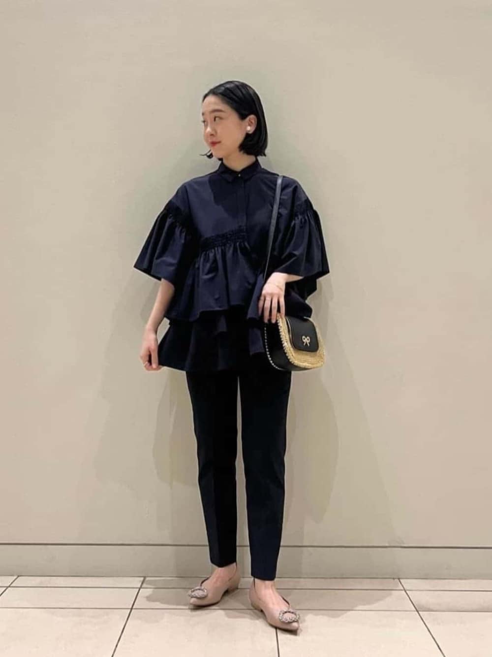 華やか★美品★ユナイテッドアローズ　イレギュラーシャーリングブラウスソリッド　M イレギュラー シャーリング 六分袖 ブラウス ソリッド