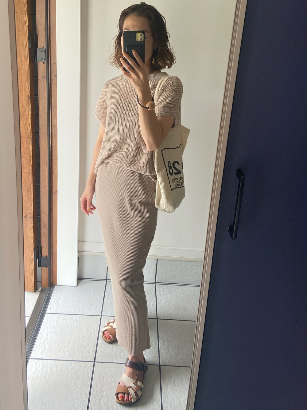 「シンプル、カジュアル、ワントーンコーデ、ベージュコーデ、ヌーディーカラー、birkenstock、H&M」｜「H&Mのアイテム（トップス、ベージュ系）」を使った、𝑒𝑟𝑖𝑐𝑎さん（レディース・157cm）の夏コーディネートの1枚目の写真