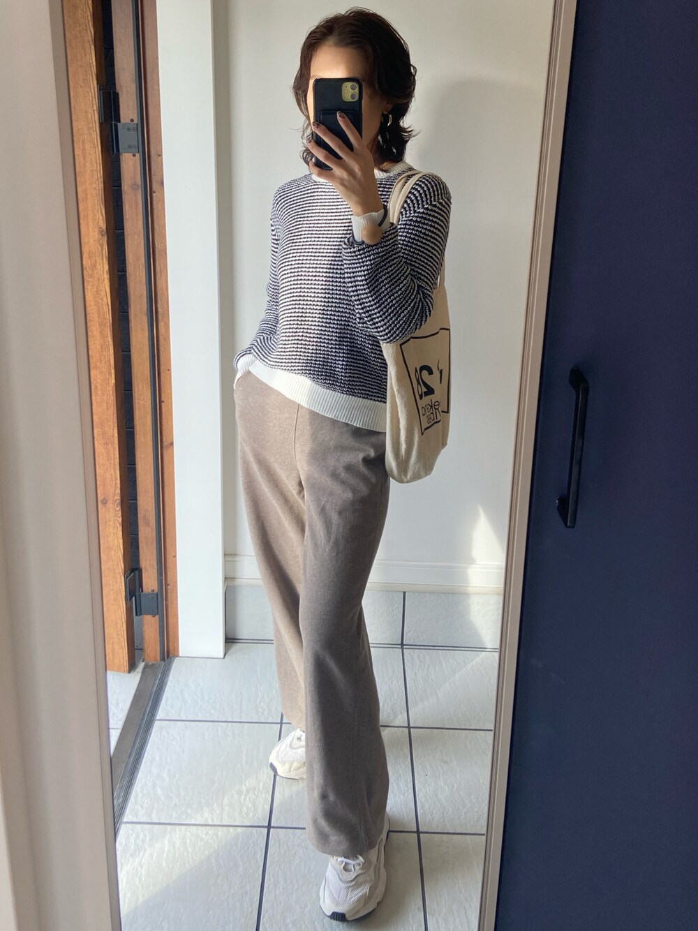 「シンプル、カジュアル、ニット、ブラッシュドジャージーパンツ、UNIQLO、GU、プチプラ」｜「UNIQLOのアイテム（パンツ、ベージュ系）」を使った、𝑒𝑟𝑖𝑐𝑎さん（レディース・157cm）の冬コーディネートの1枚目の写真