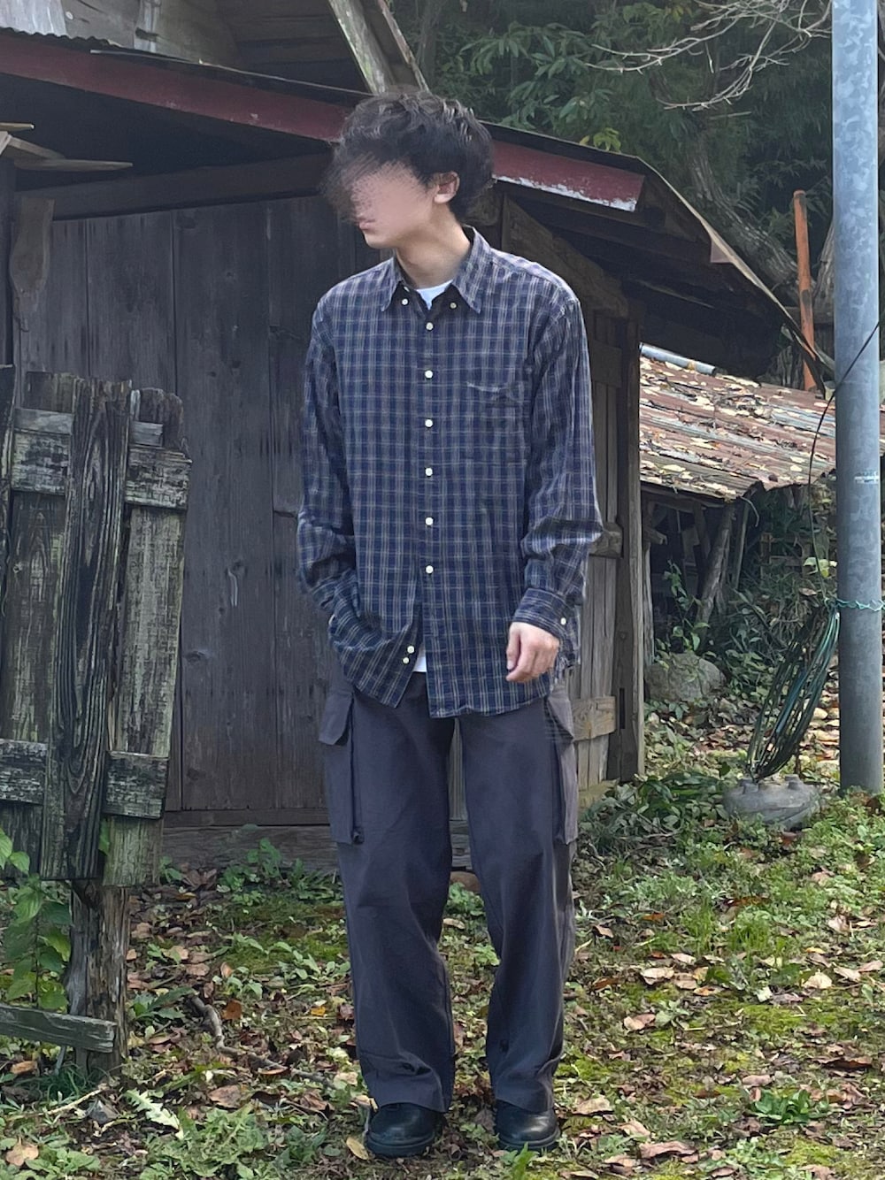 「オーバーサイズ、おしゃれさんと繋がりたい、いいね、save、フォローお願いします🤑、シャツスタイル、カーゴパンツ、大学生、チェックシャツ、古着、秋のコーデ」｜「FREDY MACのワイドカーゴパンツ UNISEX（その他パンツ、グレー系）」を使った、さりさん（メンズ・170cm）の秋コーディネートの1枚目の写真