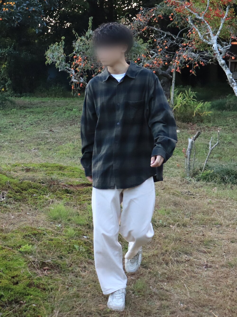 「だから秋服が好き、秋のコーデ、秋冬コーデ、お洒落さんとつながりたい、いいね、save、フォローお願いします🤑、シャツスタイル、ホワイト、グリーン、ブラック、チェック」｜「GUのアイテム（シャツ/ブラウス、グリーン系）」を使った、さりさん（メンズ・170cm）の秋コーディネートの1枚目の写真