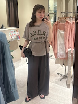 「RIVE DROITE（リヴドロワ）の【Yossshiiii企画/6色展開/ひんやりタッチ】R.D.S.CロゴTee（夏服）（Tシャツ/カットソー、ブラウン系）」を使った、nahoさん（レディース・161cm）の夏コーディネート