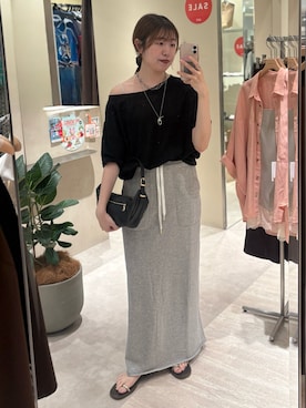 「RIVE DROITE（リヴドロワ）の【A・MONN】【吸水速乾/接触冷感】オープンネックTee　(夏服/半袖/シアートップス)（Tシャツ/カットソー、ブラック系）」を使った、nahoさん（レディース・161cm）の夏コーディネート
