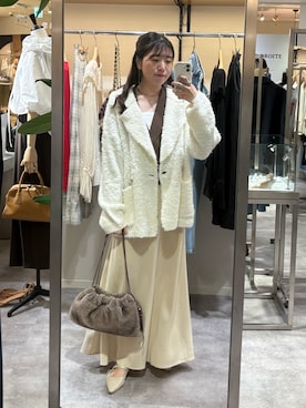 「アイテム（その他アウター、ホワイト系）」を使った、nahoさん（レディース・161cm）の秋コーディネート