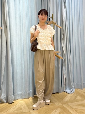 「LOWRYS FARM（ローリーズファーム）のシャーリングブラウスフレンチスリーブ　1046442（シャツ/ブラウス、ホワイト系）」を使った、riidayooさん（レディース）の夏コーディネート
