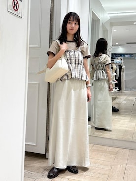 「LOWRYS FARM（ローリーズファーム）のストレッチサテンスカート　 290120（スカート、ホワイト系）」を使った、riidayooさん（レディース）の春コーディネート