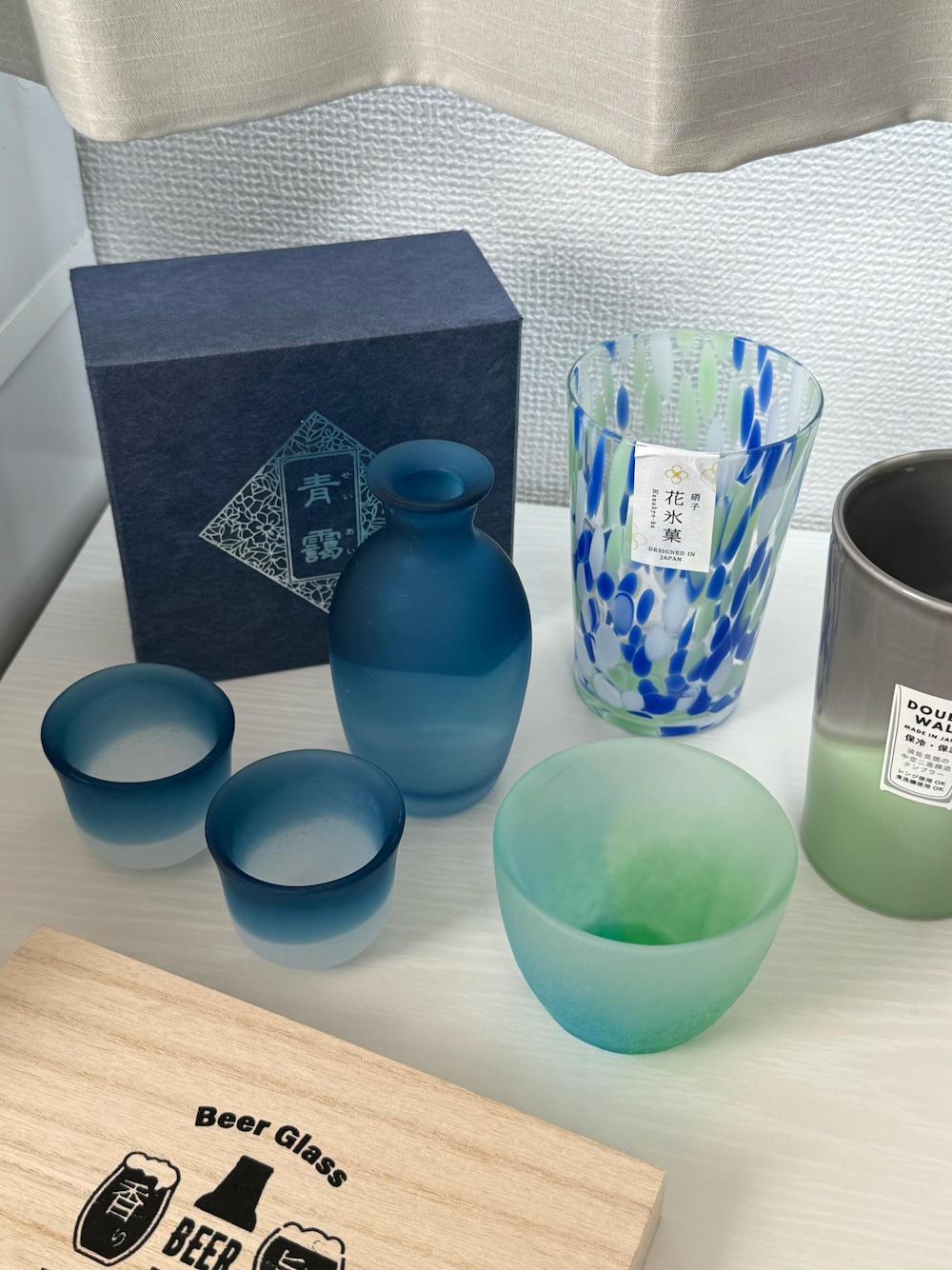 ホワイト系のグラス/マグカップ/タンブラー、グレー系の食器、その他のグラス/マグカップ/タンブラーを着用したレディースの夏コーディネートの1枚目の写真