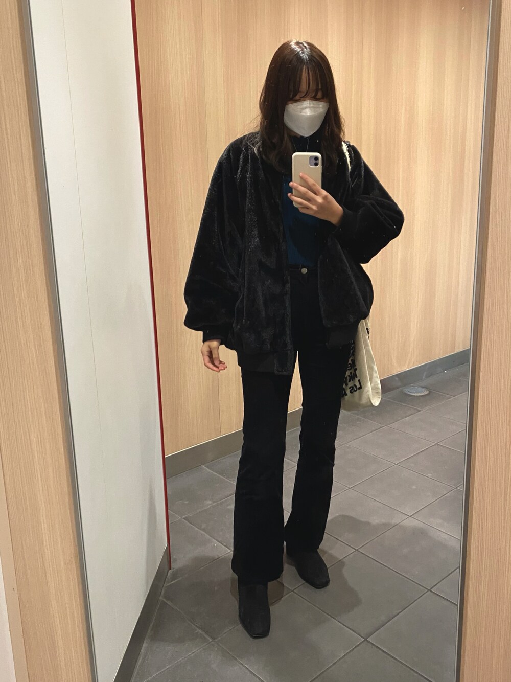 「GU、GUコーデ、フレアパンツ、ボア」｜「GUのアイテム（ニット/セーター、ブルー系）」を使った、amopageさん（レディース・162cm）の秋コーディネートの1枚目の写真