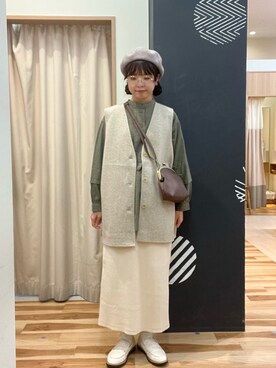 にしやまさんの「【UVカット加工】スッキリきれい見えウールライクベスト」を使ったコーディネート