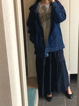「アイテム（デニムジャケット、ブルー系）」を使った、マナさん（レディース・164cm）の春コーディネート