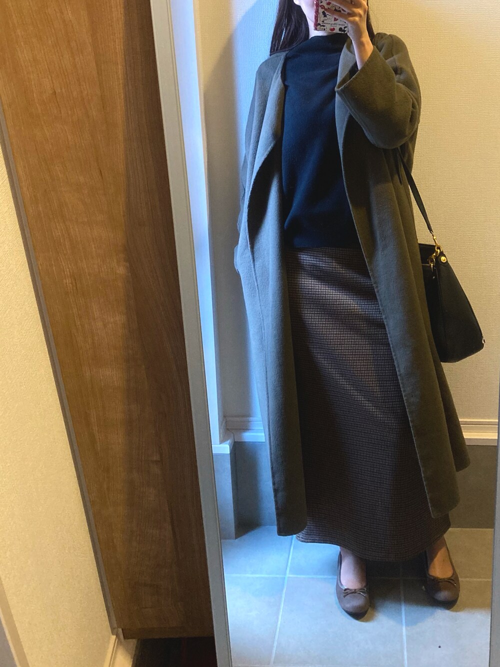 「秋冬コーデ、シンプルコーデ、お出かけコーデ、今日のコーデ、高身長女子、11月」｜「Mila Owenのアイテム（ノーカラーコート、グリーン系）」を使った、マナさん（レディース・164cm）の秋コーディネートの1枚目の写真