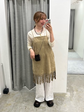 「KBF（ケイビーエフ）のサイドスリットシアーベロアTEE（Tシャツ/カットソー、ホワイト系）」を使った、sorakaさん（レディース・159cm）の秋コーディネート