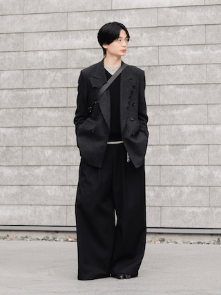 「LAPIIS（ラピス）のWOOL GABARDINE INTACK WIDE TROUSERS（スラックス）」を使った、きゅうさん（メンズ・172cm）の春コーディネート