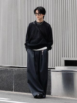 「LAPIIS（ラピス）のHEAVY WOOL GABARDINE OVER WIDE TUCK TROUSERS（スラックス）」を使った、きゅうさん（メンズ・172cm）の春コーディネート
