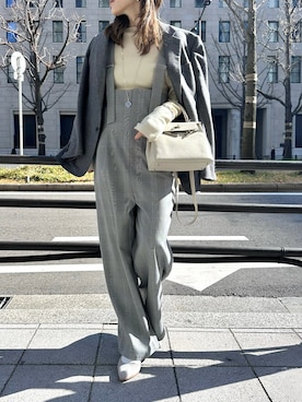 「グレー」｜「アイテム（オールインワン・サロペット）」を使った、izumiさん（レディース・161cm）の冬コーディネート