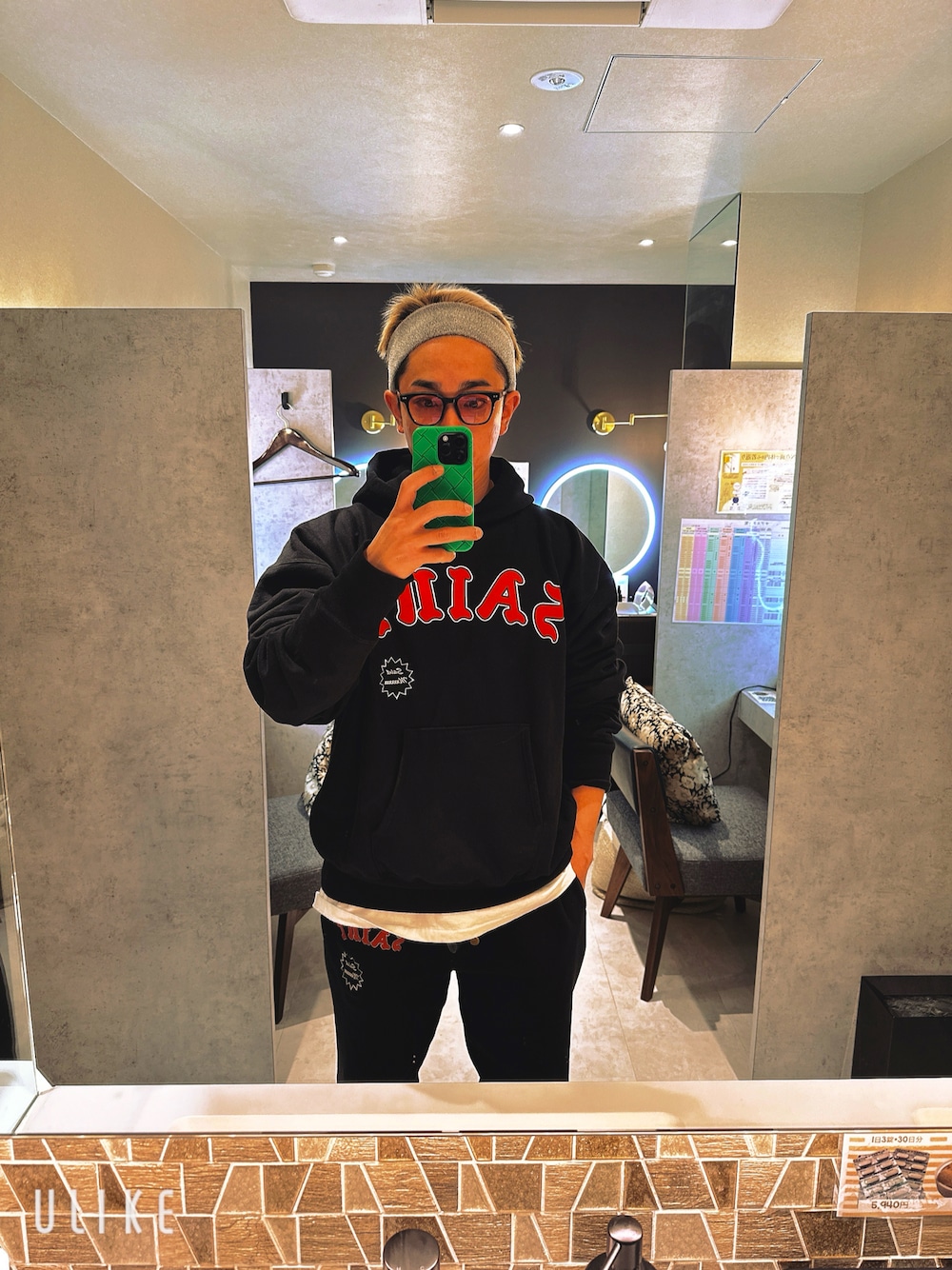 ブラック系のセットアップ、ブラック系のセットアップを着用したメンズの冬コーディネートの1枚目の写真