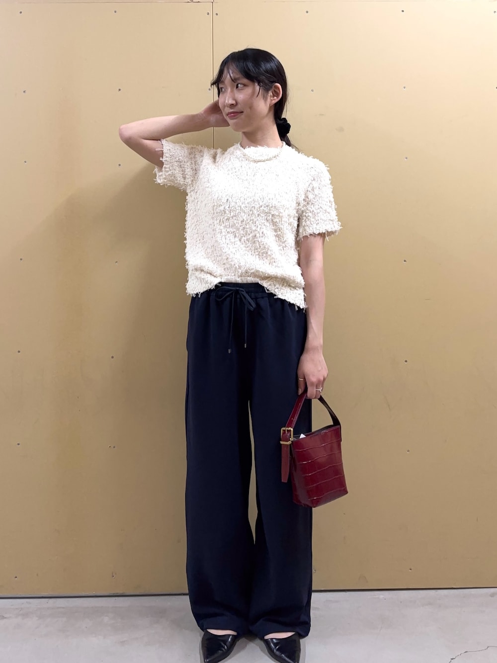 「きれいめカジュアル、秋服準備はじめました、お出かけコーデ、秋コーデ、秋のコーデ、オトナカジュアル、ニットコーデ、ニット、韓国ファッション、大人ガーリー、カジュアル、カジュアルコーデ」｜「fredy emueのチュールテープ半袖ニットプルオーバー（ニット/セーター、ホワイト系）」を使った、HINAKOさん（骨格ナチュラル・レディース・162cm）の秋コーディネートの1枚目の写真