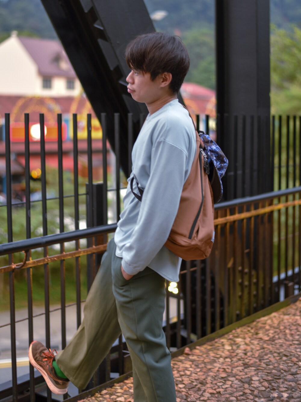「GUのアイテム（シャツ/ブラウス、ブルー系）」を使った、Mingさん（メンズ・171cm）の春コーディネートの1枚目の写真