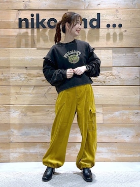 「アイテム（カーゴパンツ、イエロー系）」を使った、くるちさん（レディース・156cm）の秋コーディネート
