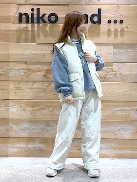 「アイテム（ダウンベスト、ホワイト系）」を使った、くるちさん（レディース・156cm）の秋コーディネート