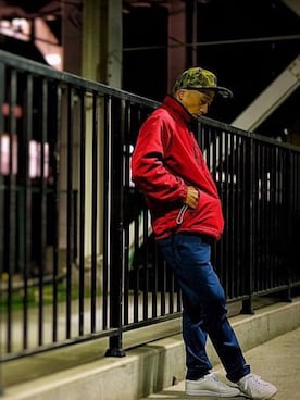 「アイテム（その他アウター、レッド系）」を使った、磯田隆司さん（メンズ・165cm）の冬コーディネート