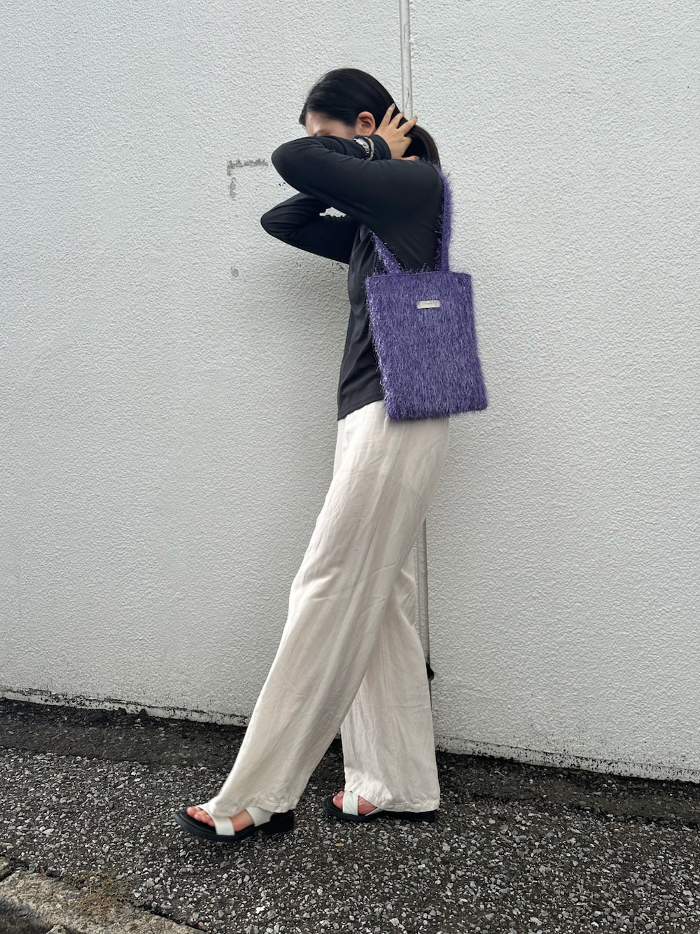 「お出かけコーデ、秋服準備はじめました、初秋コーデ、シンプルスタイル、大人カジュアル、パープル」｜「Actuallyのラメシャギーミニトート（トートバッグ、パープル系）」を使った、Konomiさん（骨格ナチュラル・レディース・170cm）の夏コーディネートの1枚目の写真