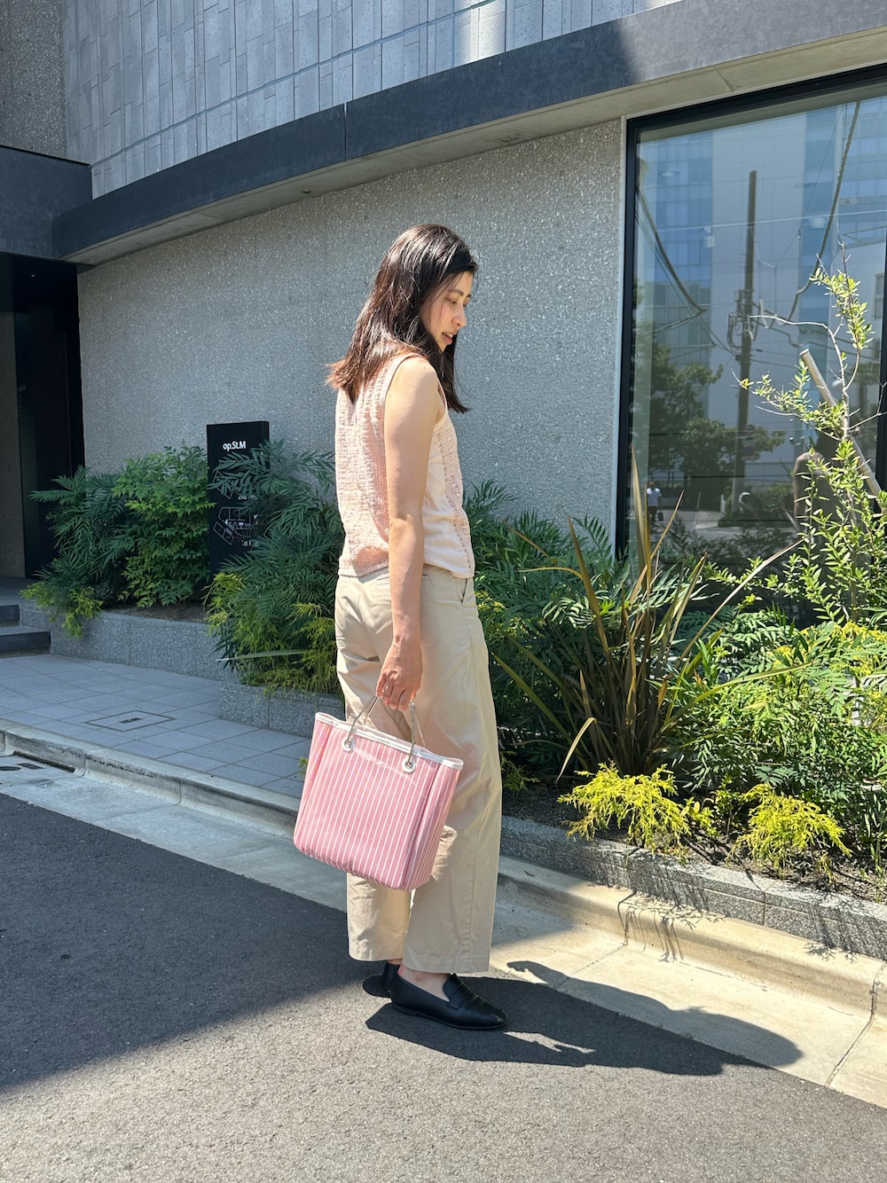 「COMPTOIR DES COTONNIERSのアイテム（トップス、ピンク系）」を使った、Konomiさん（骨格ナチュラル・レディース・170cm）の夏コーディネートの1枚目の写真