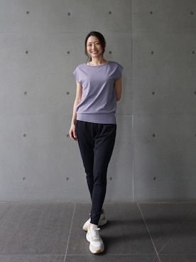 「Julier Yoga and Relax（ジュリエヨガアンドリラックス）のJulier (定番)Ecocoギャザーパンツ（その他パンツ、ブラック系）」を使った、Julierさん（レディース・160cm）の夏コーディネート