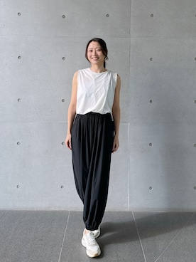 「Julier Yoga and Relax（ジュリエヨガアンドリラックス）のJulier ライトプライムバルーンパンツ（その他パンツ、ブラック系）」を使った、Julierさん（レディース・170cm）の春コーディネート
