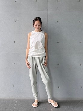 「Julier Yoga and Relax（ジュリエヨガアンドリラックス）のJulier (定番)Ecocoギャザーパンツ（その他パンツ、グリーン系）」を使った、Julierさん（レディース・170cm）の春コーディネート