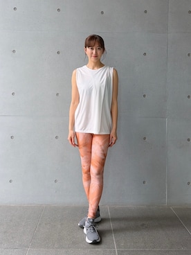 「Julier Yoga and Relax（ジュリエヨガアンドリラックス）のJulier palm treeプリントスーパーハイレギンス（レギンス/スパッツ、オレンジ系）」を使った、Julierさん（レディース・170cm）の春コーディネート