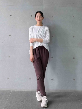 「Julier Yoga and Relax（ジュリエヨガアンドリラックス）のJulier (定番)Ecocoギャザーパンツ（その他パンツ、ブラウン系）」を使った、Julierさん（レディース・160cm）の夏コーディネート