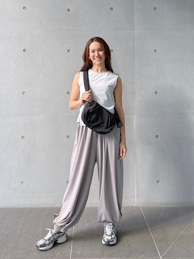 「Julier Yoga and Relax（ジュリエヨガアンドリラックス）のJulier パフィー撥水ボディバッグ（ボディバッグ/ウエストポーチ、ブラック系）」を使った、Julierさん（レディース・160cm）の夏コーディネート