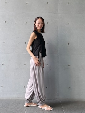 「Julier Yoga and Relax（ジュリエヨガアンドリラックス）のJulier ライトプライムバルーンパンツ（その他パンツ、ベージュ系）」を使った、Julierさん（レディース・160cm）の夏コーディネート