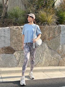 「Julier Yoga and Relax（ジュリエヨガアンドリラックス）のJulier パフィー撥水ボディバッグ（ボディバッグ/ウエストポーチ、グレー系）」を使った、Julierさん（レディース・170cm）の春コーディネート