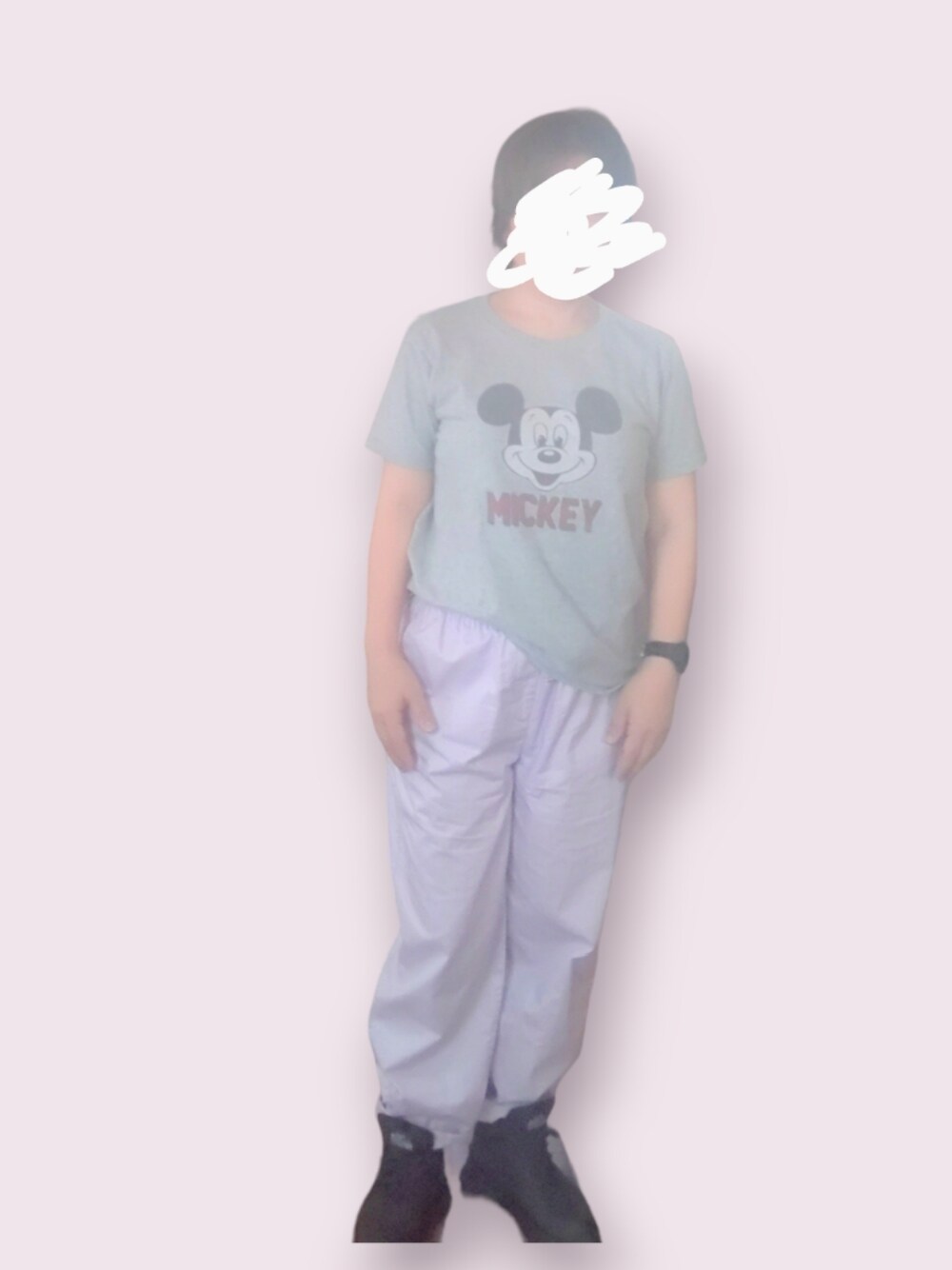 「夏コーデ、ミッキー、ピンク、ストリート」｜「Ungridのアイテム（Tシャツ/カットソー、グレー系）」を使った、ｂｅｂｅさん（レディース・150cm）の夏コーディネートの1枚目の写真